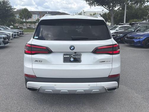 Mineral White Metallic 2022 BMW X5 PHEV xDrive45e