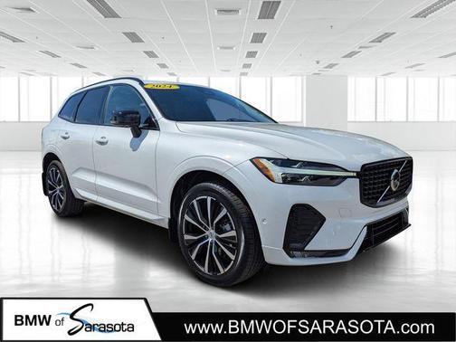 2024 Volvo XC60 B5 Ultimate Dark Theme