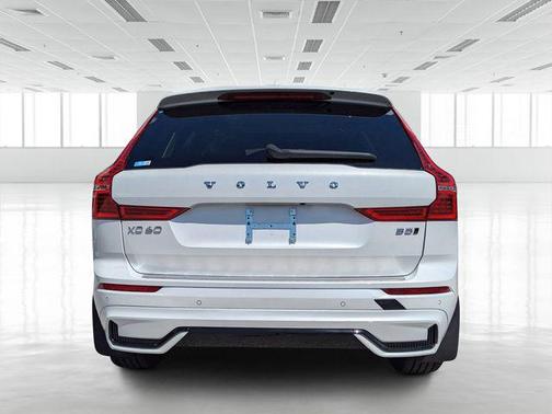 2024 Volvo XC60 B5 Ultimate Dark Theme