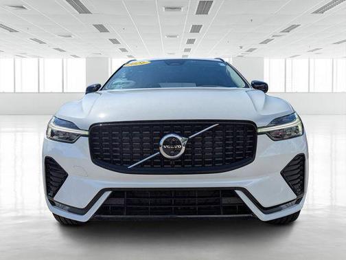 2024 Volvo XC60 B5 Ultimate Dark Theme