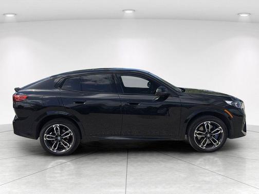 Black Sapphire Metallic 2025 BMW X2 xDrive28i