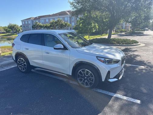 Mineral White Metallic 2023 BMW X1 xDrive28i