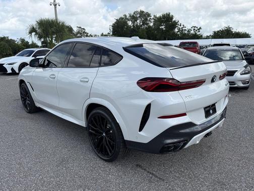 Mineral White Metallic 2027 BMW X6 M60i