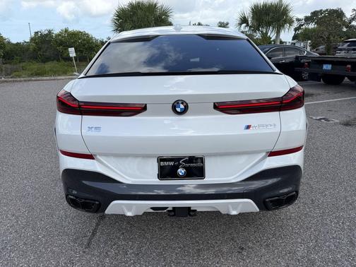 Mineral White Metallic 2027 BMW X6 M60i