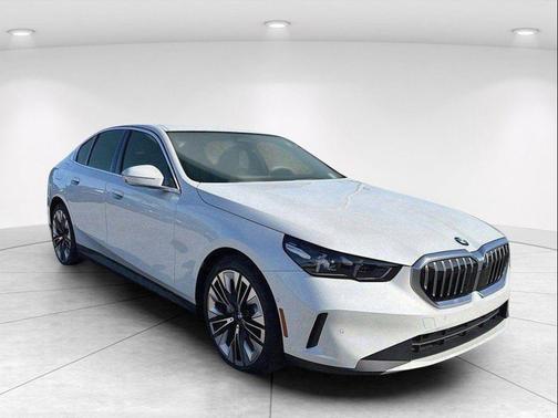 Mineral White Metallic 2026 BMW 530 xDrive