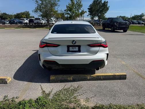 Mineral White Metallic 2024 BMW 430 i