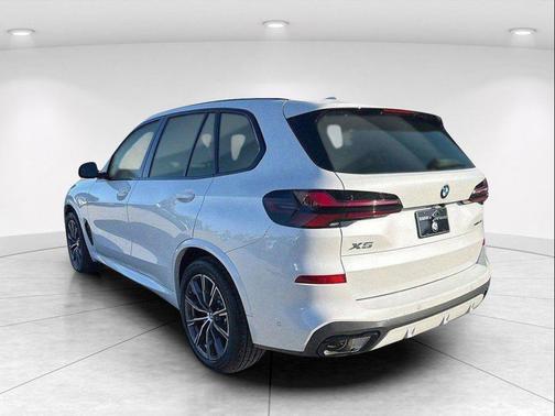 Mineral White Metallic 2026 BMW X5 sDrive40i