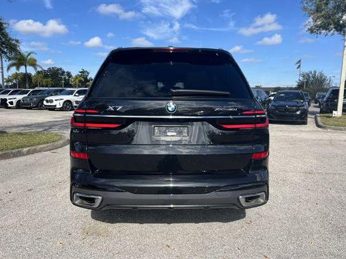 2025 BMW X7 xDrive40i