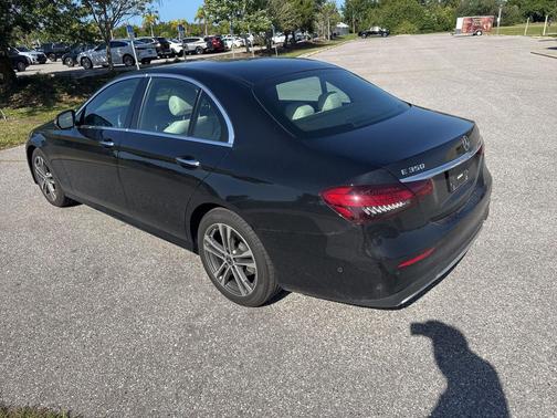 Obsidian Black Metallic 2022 Mercedes-Benz E-Class 4MATIC