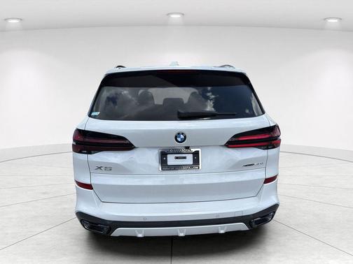 Mineral White Metallic 2026 BMW X5 xDrive40i