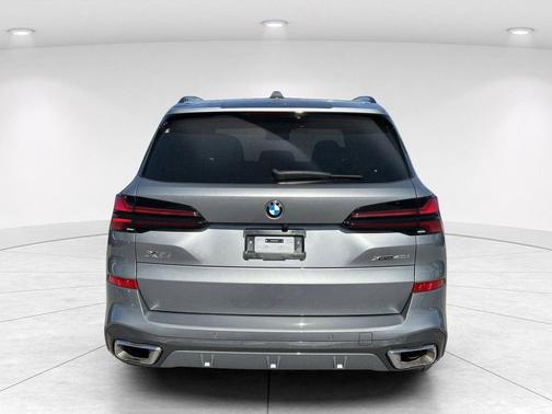 Gray Metallic 2025 BMW X5 xDrive40i