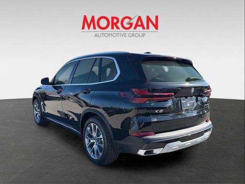 Black Sapphire Metallic 2026 BMW X5 PHEV xDrive50e