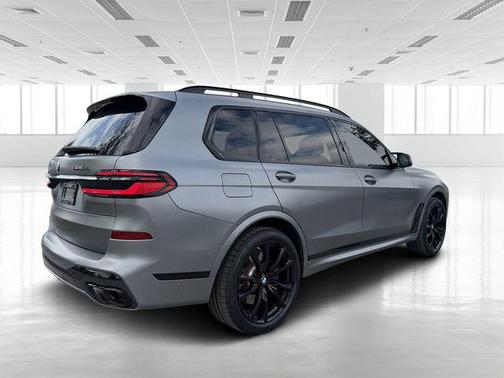 2024 BMW X7 M60i