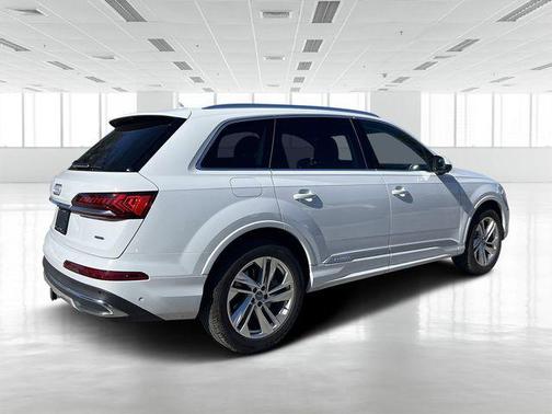 2020 Audi Q7 55 Premium Plus