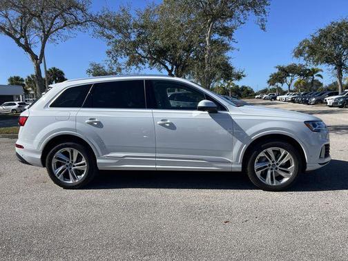 2020 Audi Q7 55 Premium Plus