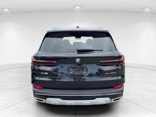 Black Sapphire Metallic 2026 BMW X5 PHEV xDrive50e
