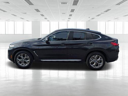 2025 BMW X4 xDrive30i