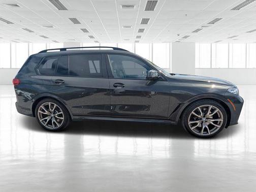 2022 BMW X7 M50i