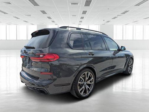 2022 BMW X7 M50i