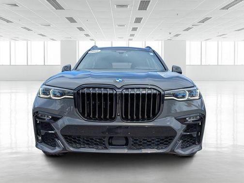 2022 BMW X7 M50i