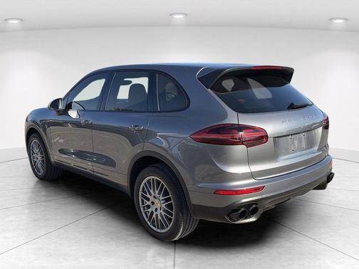 Meteor Grey Metallic 2017 Porsche Cayenne Cayenne