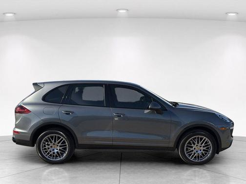 Meteor Grey Metallic 2017 Porsche Cayenne Cayenne