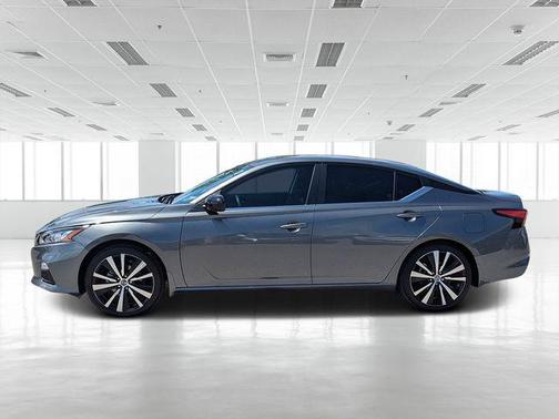 2021 Nissan Altima SR FWD