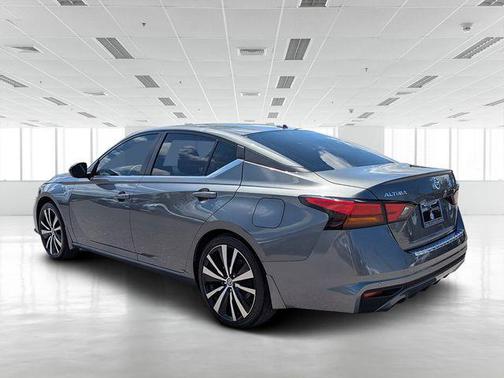 2021 Nissan Altima SR FWD