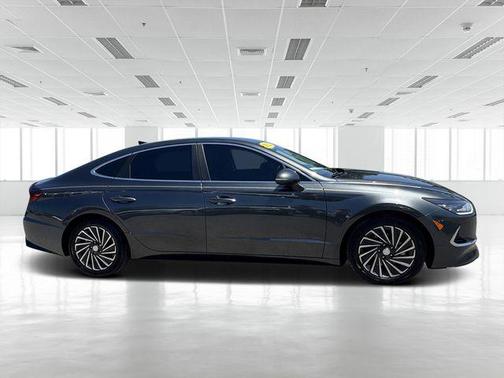 2022 Hyundai SONATA Hybrid Limited