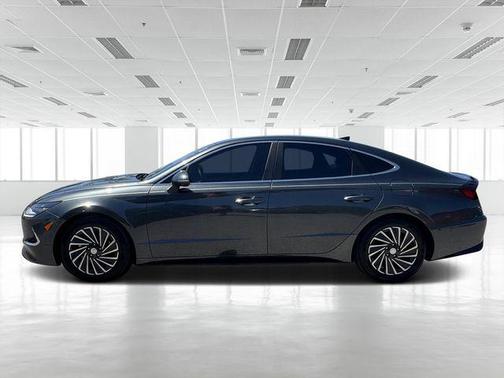 2022 Hyundai SONATA Hybrid Limited