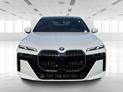 2025 BMW 760 xDrive