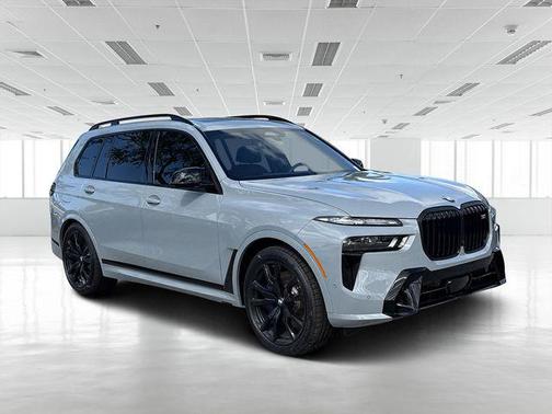 2025 BMW X7 M60i