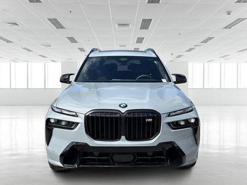 2025 BMW X7 M60i