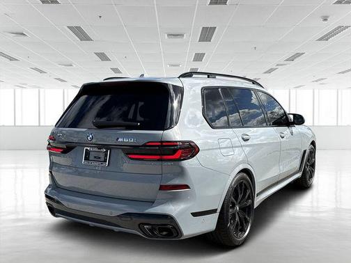 2025 BMW X7 M60i