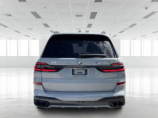 2025 BMW X7 M60i