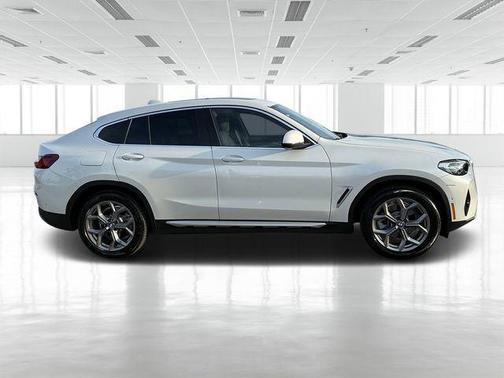 2024 BMW X4 xDrive30i