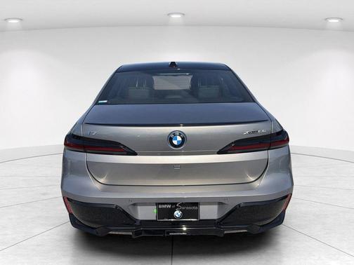Oxide Grey Metallic 2026 BMW i7 xDrive60