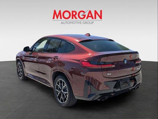 Aventurin Red Metallic 2024 BMW X4 M40i