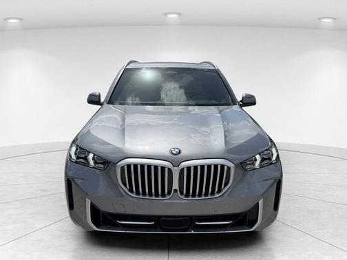 Skyscraper Grey Metallic 2026 BMW X5 xDrive40i