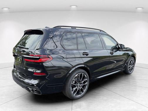 Black Sapphire Metallic 2027 BMW X7 M60i