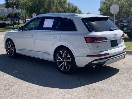 2023 Audi SQ7 4.0T Premium Plus