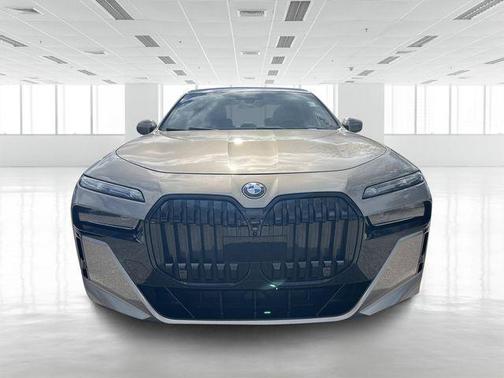 2023 BMW 740 i