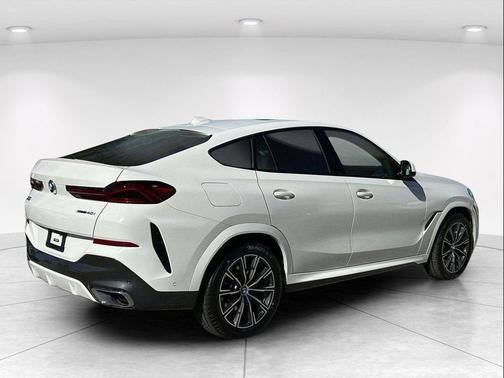 White 2021 BMW X6 sDrive40i