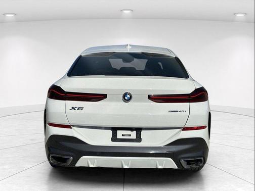 White 2021 BMW X6 sDrive40i