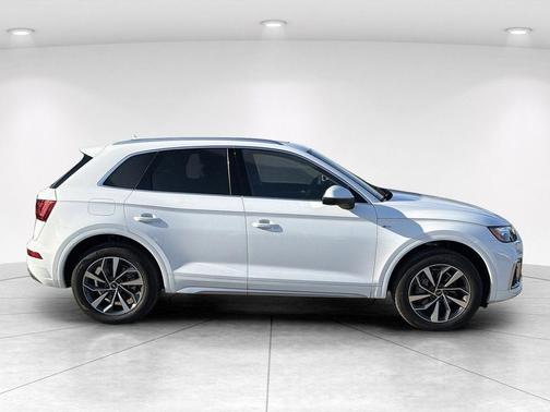 Ibis White 2023 Audi Q5 45 S line Premium Plus