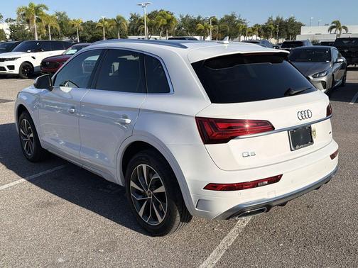 Ibis White 2023 Audi Q5 45 S line Premium Plus
