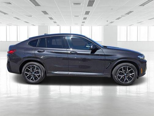 2025 BMW X4 xDrive30i
