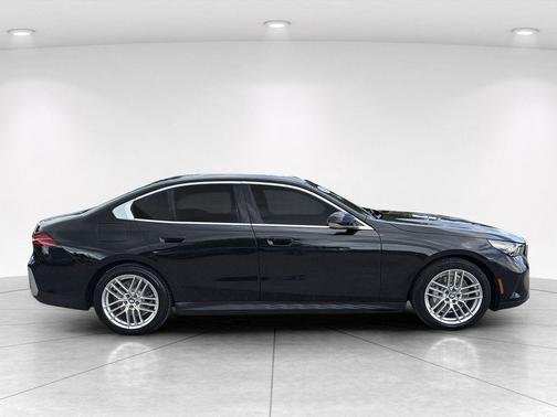 Black Sapphire Metallic 2024 BMW 530 530i