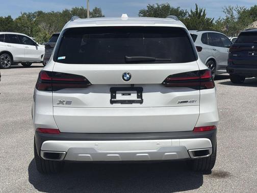 Mineral White Metallic 2024 BMW X5 xDrive40i