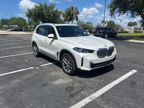 Mineral White Metallic 2024 BMW X5 xDrive40i